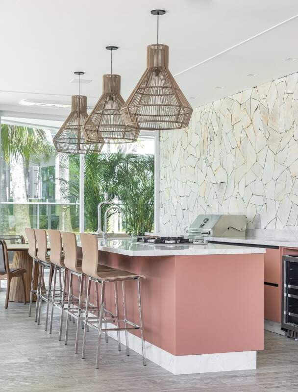 Apartamento diferenciado à venda no Praia Brava: Quiosque gourmet com bancada e banquetas