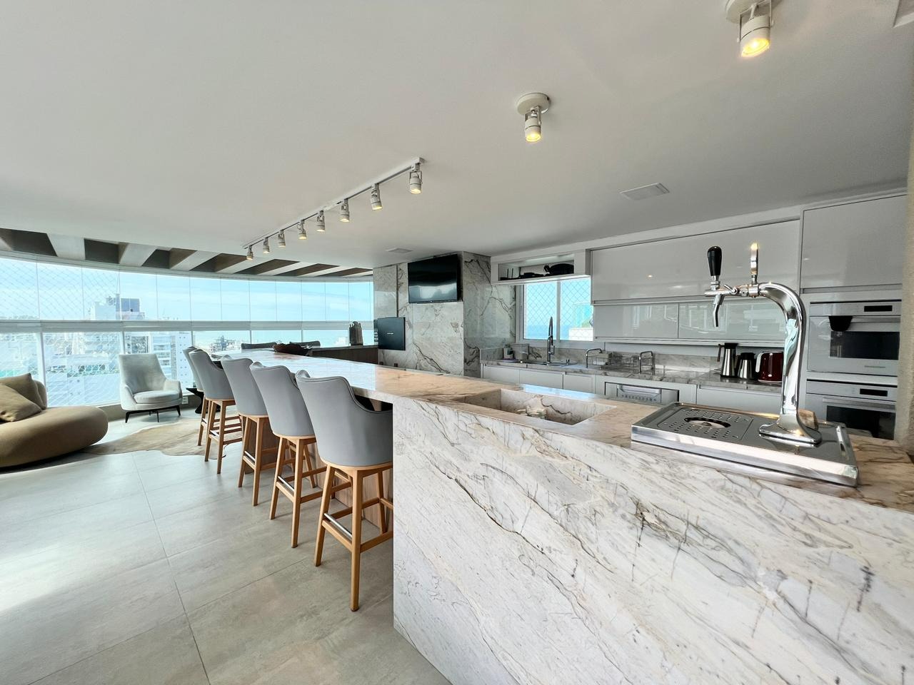 Cobertura à venda no Praia Brava: 