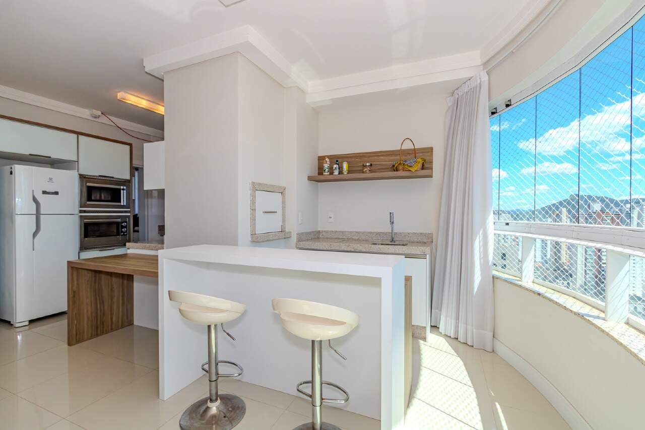 Apartamento de 3 quartos, 130m² no bairro Centro, em Balneário Camboriú | Eu Corretor