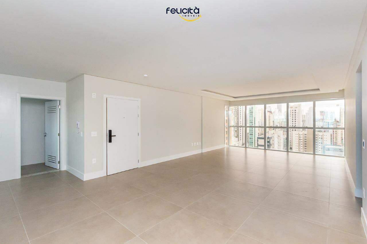Apartamento de 3 quartos, 136m² no bairro Centro, em Balneário Camboriú | Eu Corretor