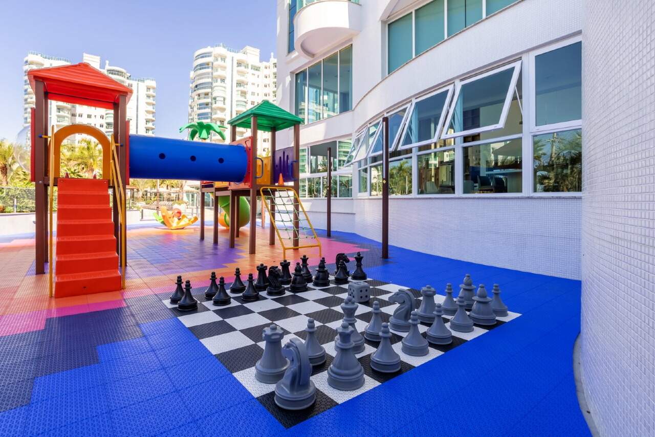 Cobertura à venda no Praia Brava: Playground com xadrez gigante