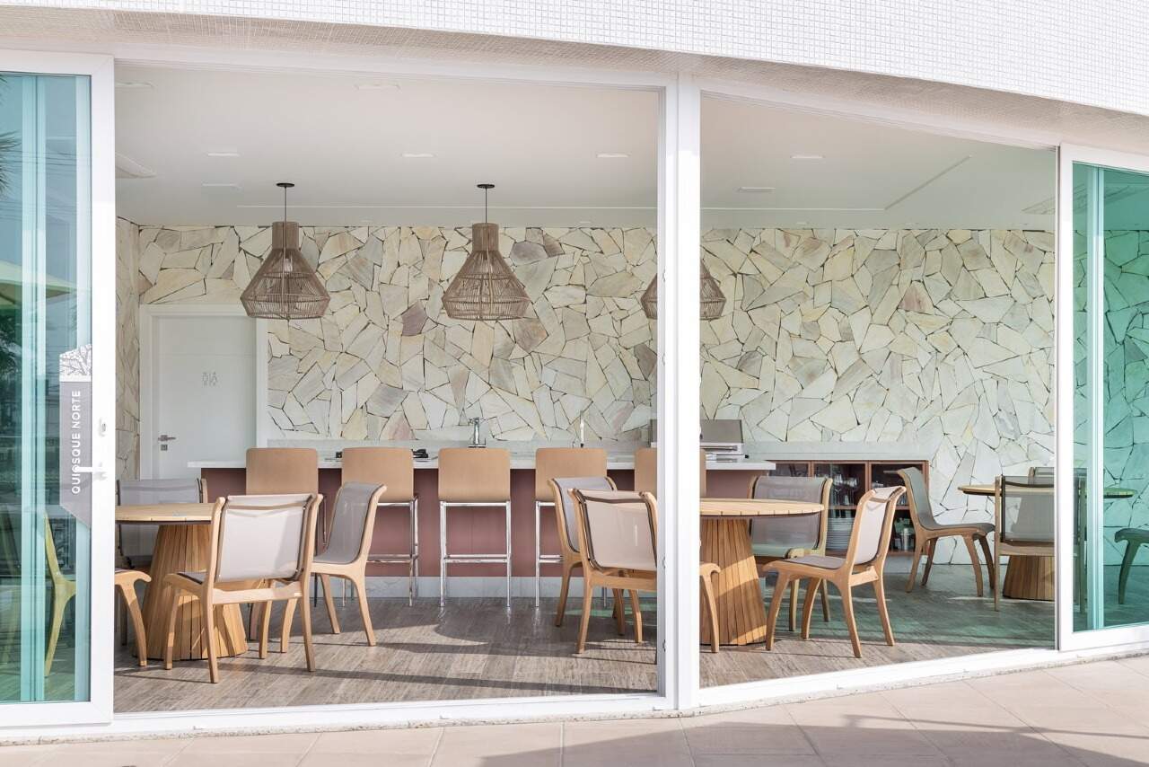 Cobertura à venda no Praia Brava: Quiosque gourmet com portas de vidro
