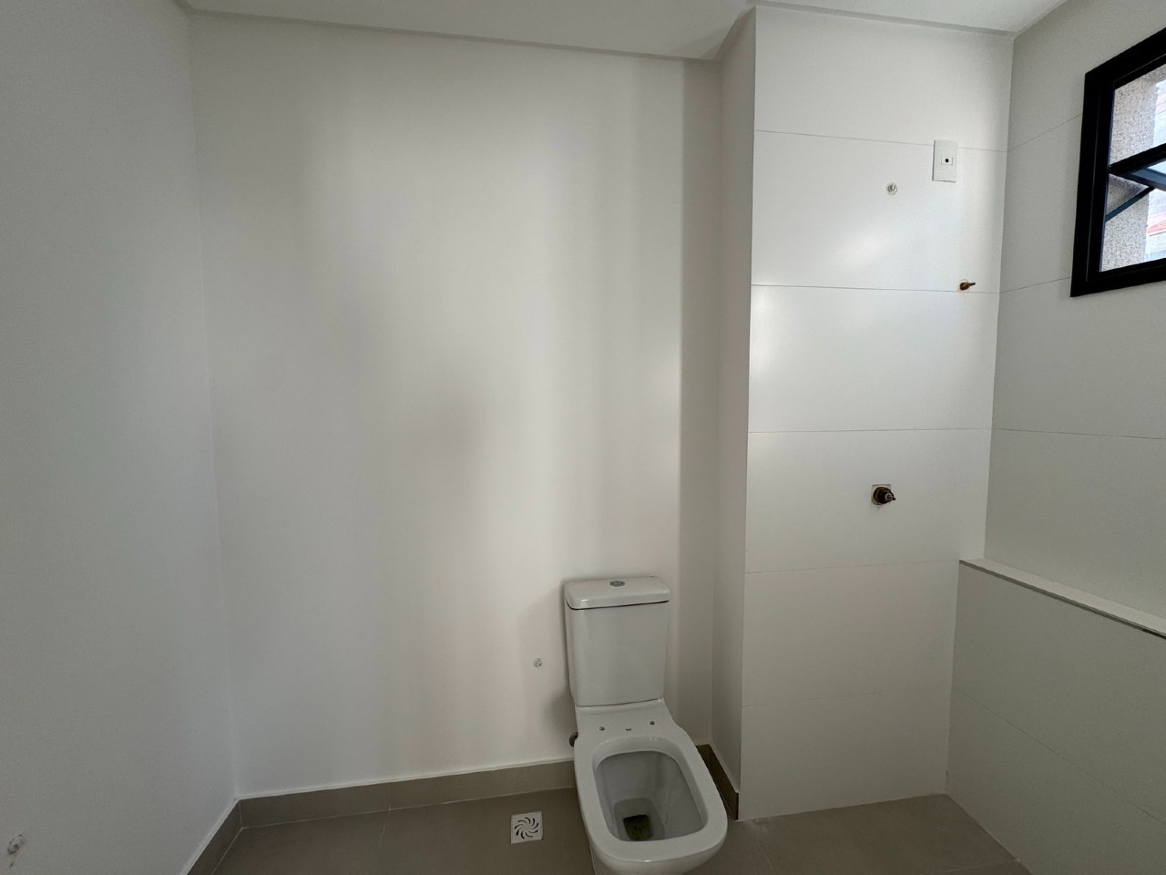 Apartamento à venda no Centro: Banheiro de suíte, com área do box