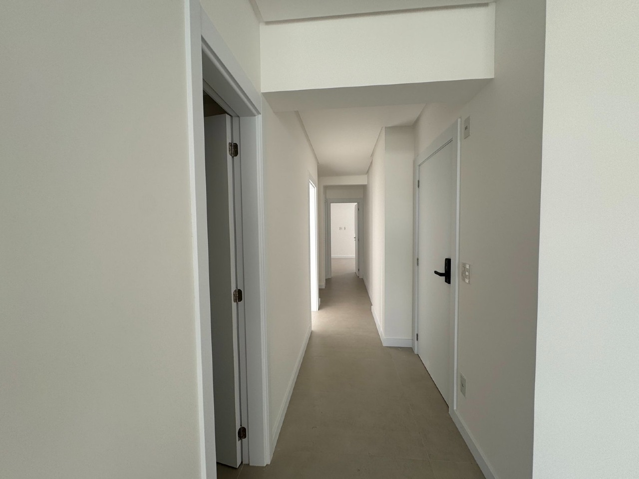 Apartamento à venda no Centro: Corredor de acesso às suítes