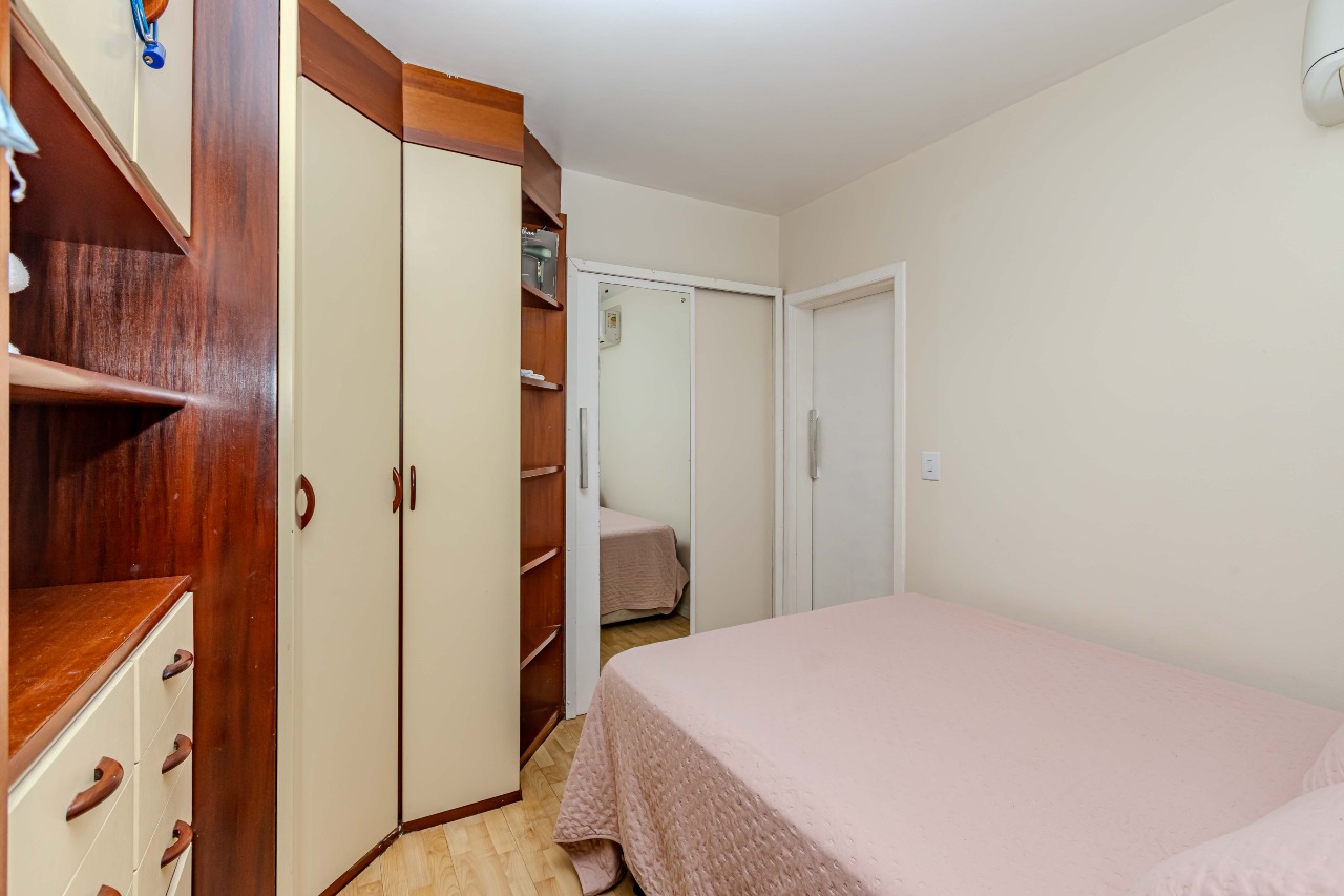 Apartamento à venda no Pioneiros: 