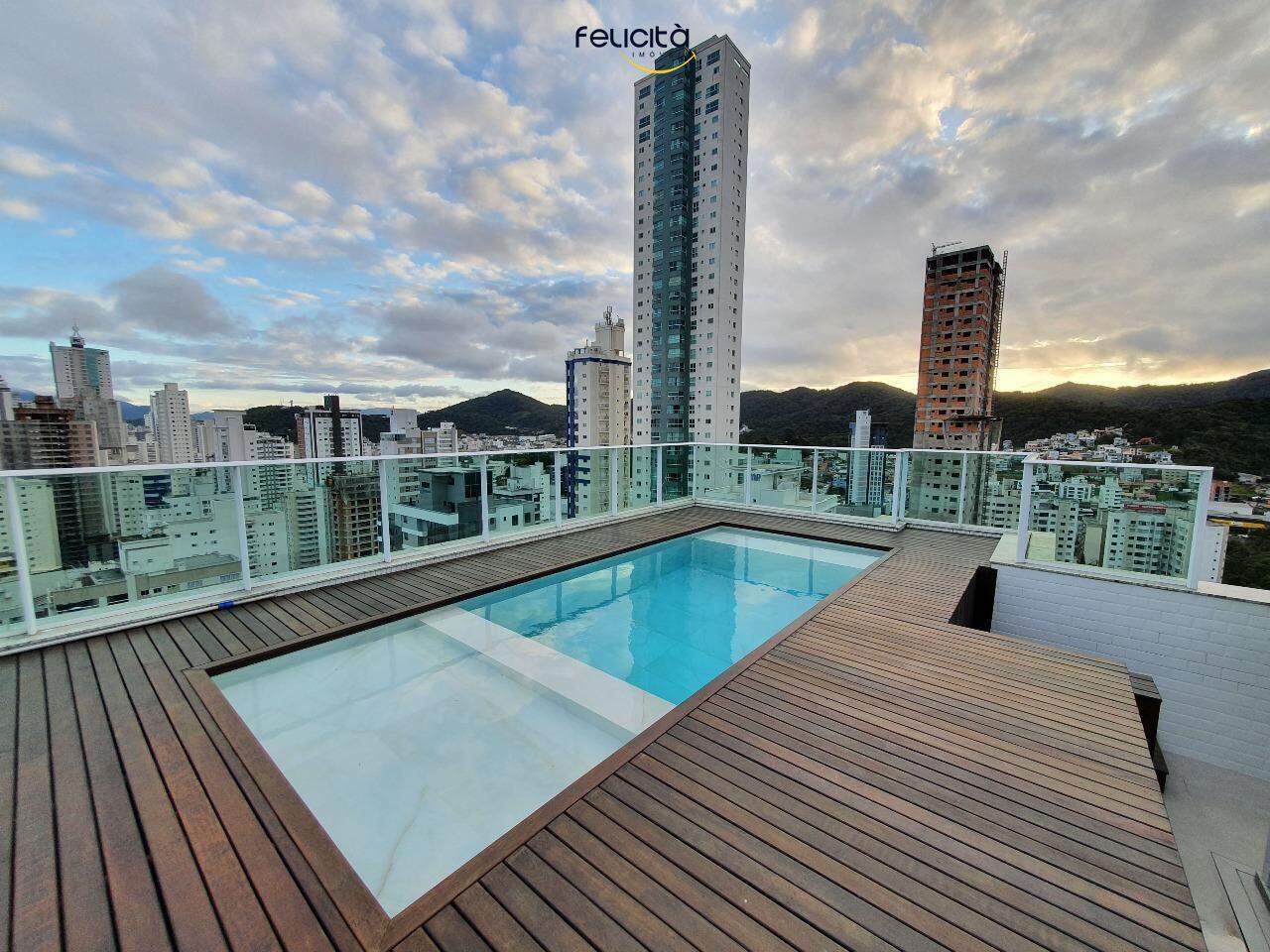 Cobertura de 3 quartos, 268m² no bairro Pioneiros, em Balneário Camboriú | Eu Corretor