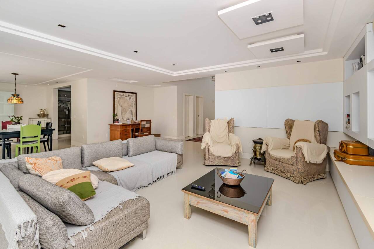 Casas à venda no Praia dos Amores:
