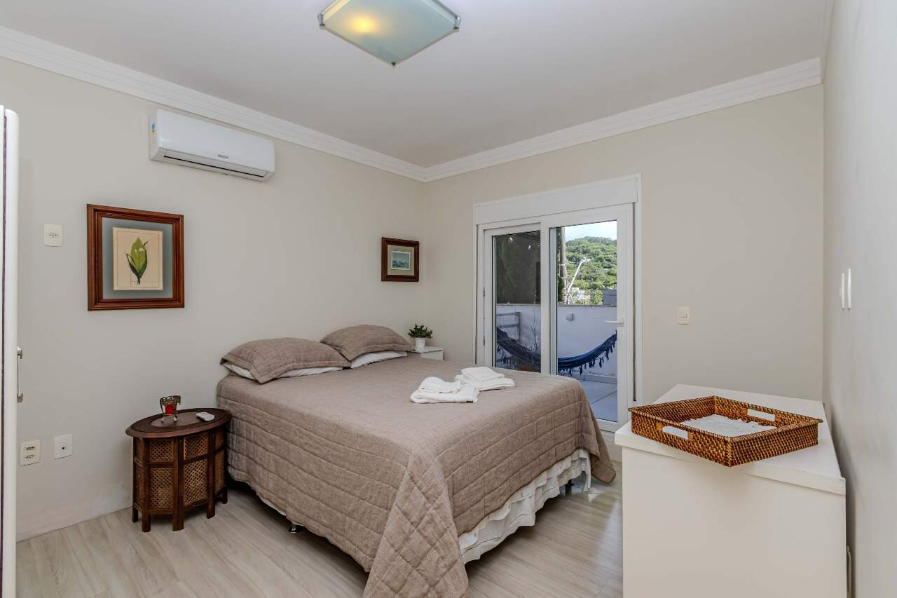 Casas à venda no Praia dos Amores: