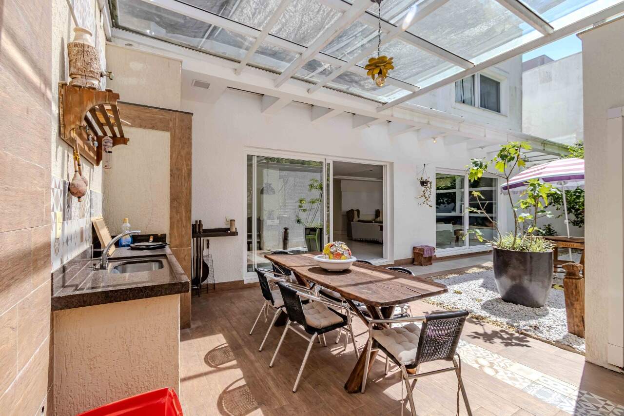Casas à venda no Praia dos Amores: