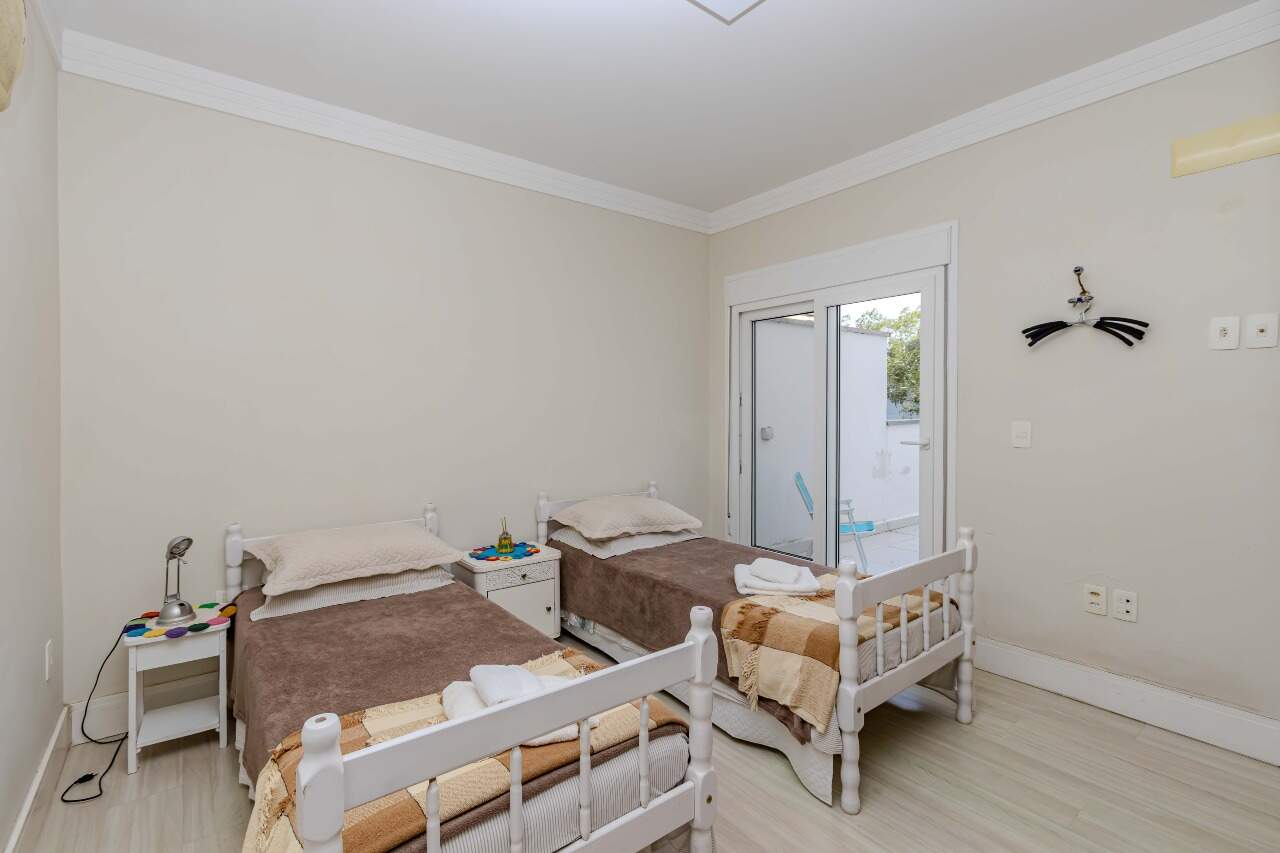 Casas à venda no Praia dos Amores:
