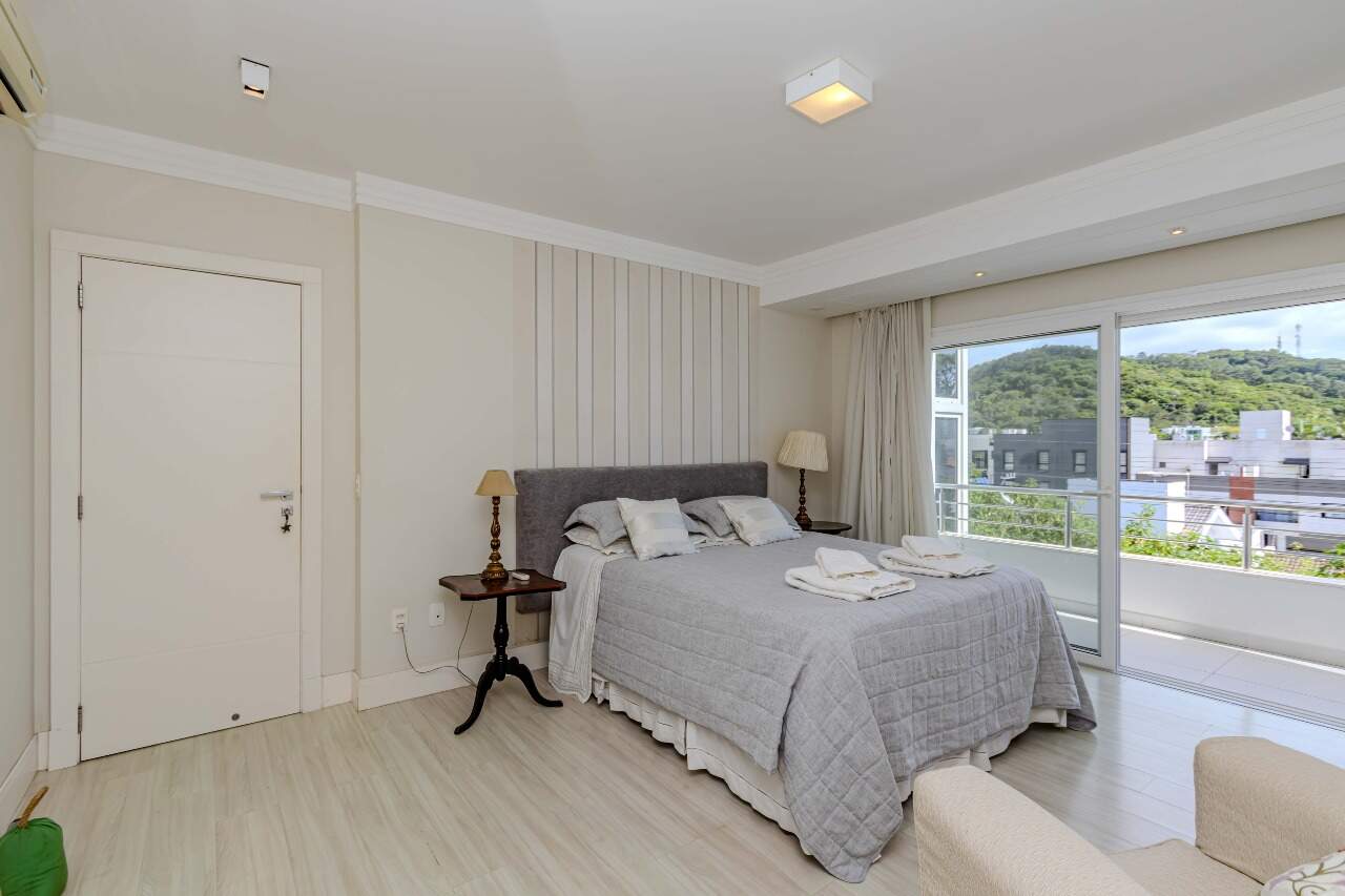Casas à venda no Praia dos Amores: