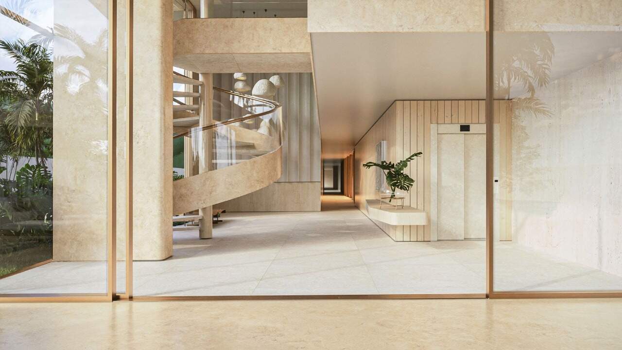 Apartamento à venda no Praia Brava: Hall de acesso aos elevadores com escada helicoidal (imagem ilustrativa)