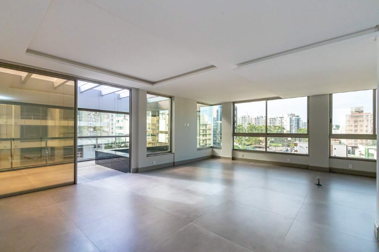 Cobertura à venda no Praia Brava: 