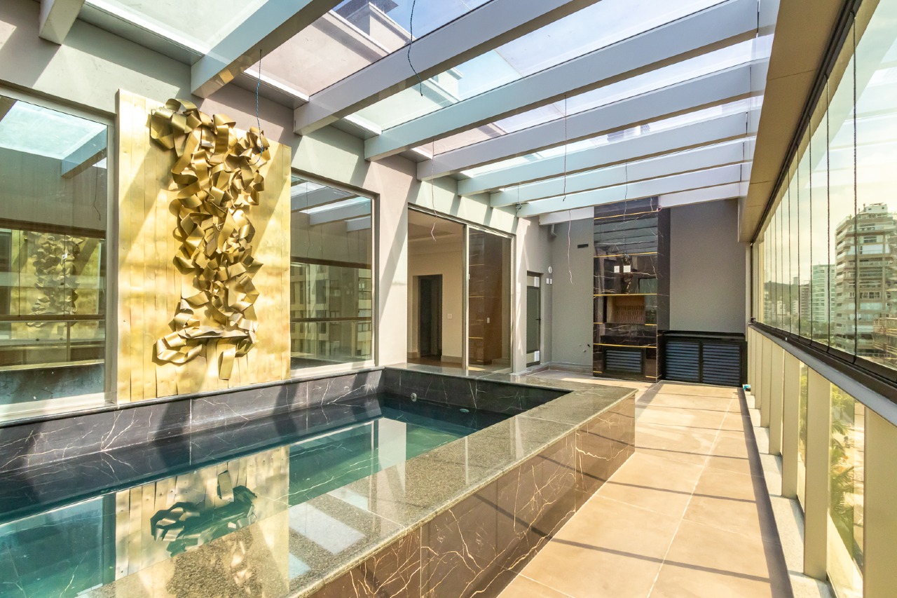 Cobertura à venda no Praia Brava: 