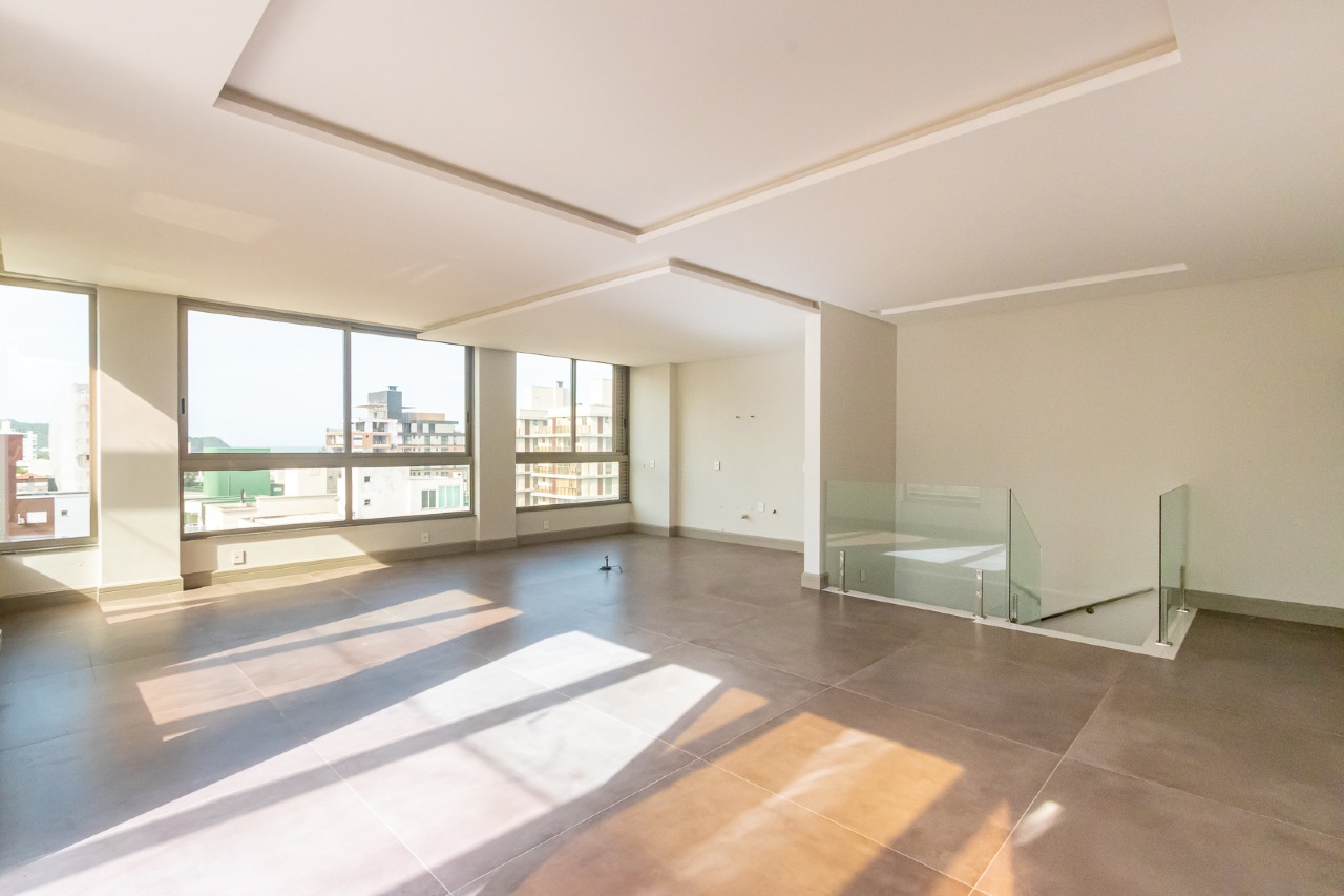 Cobertura à venda no Praia Brava: 