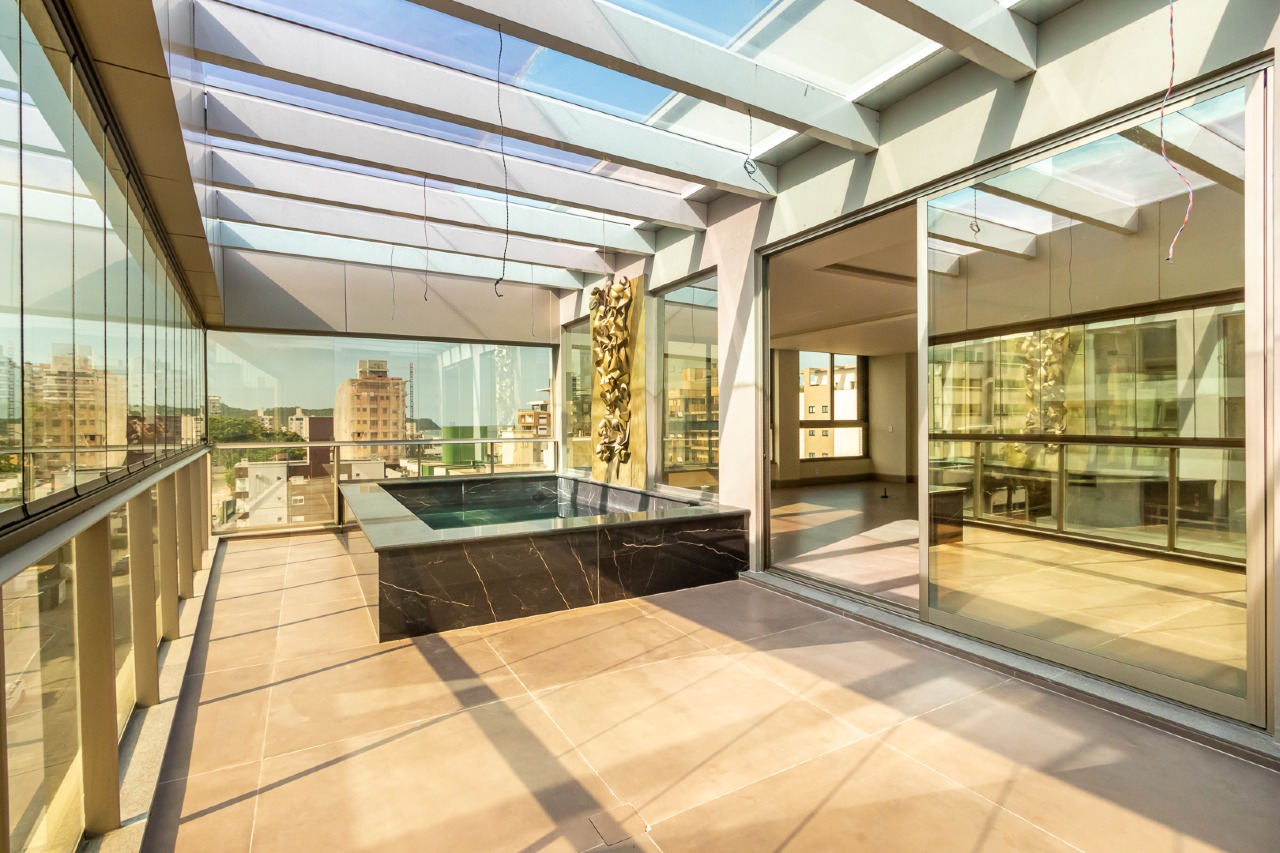 Cobertura à venda no Praia Brava: 