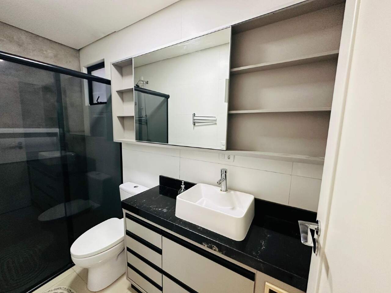 Apartamento diferenciado à venda no Praia dos Amores: