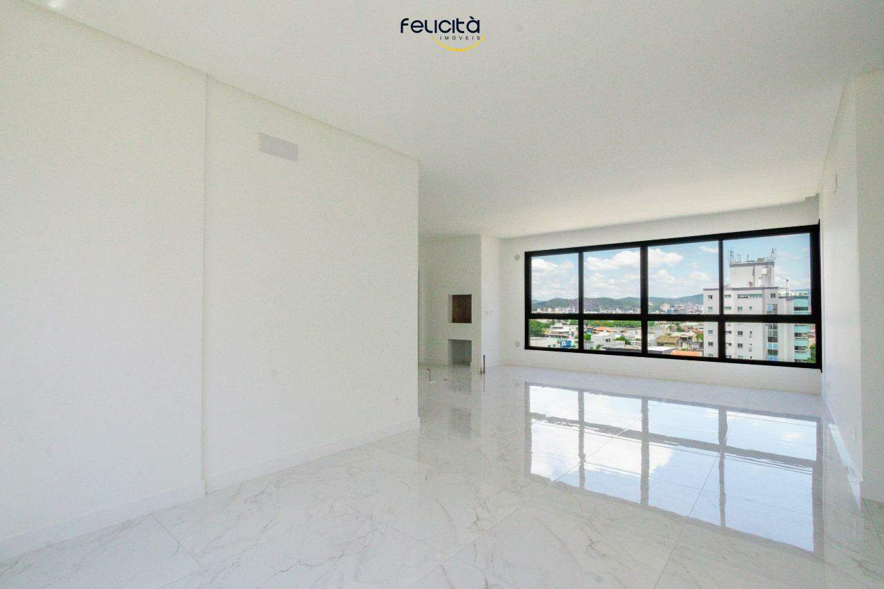 Apartamento de 3 quartos, 130m² no bairro Centro, em Balneário Camboriú | Eu Corretor