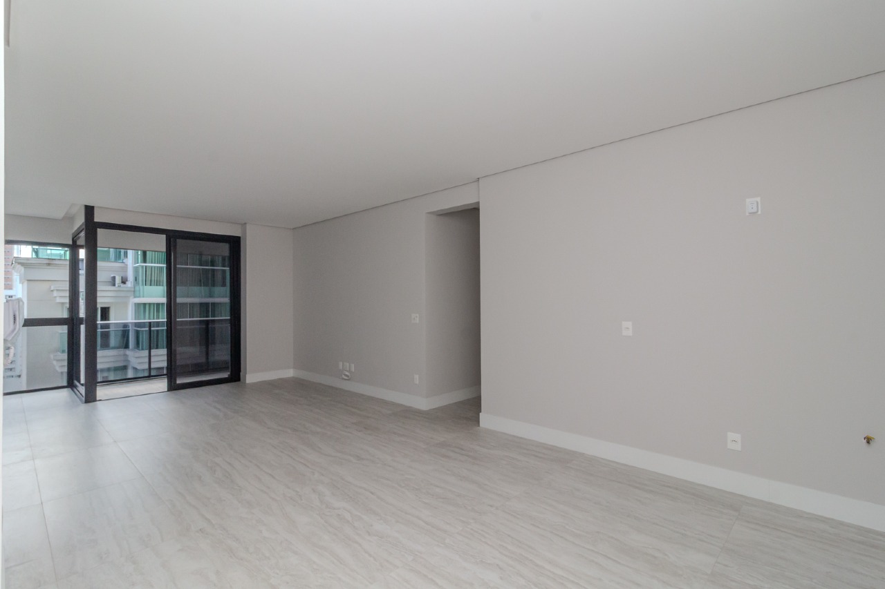 Apartamento à venda no Pioneiros: 