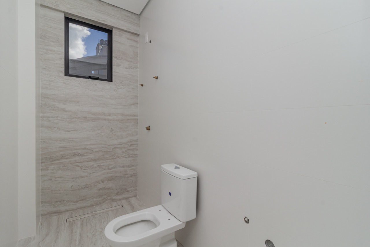 Apartamento à venda no Pioneiros: 