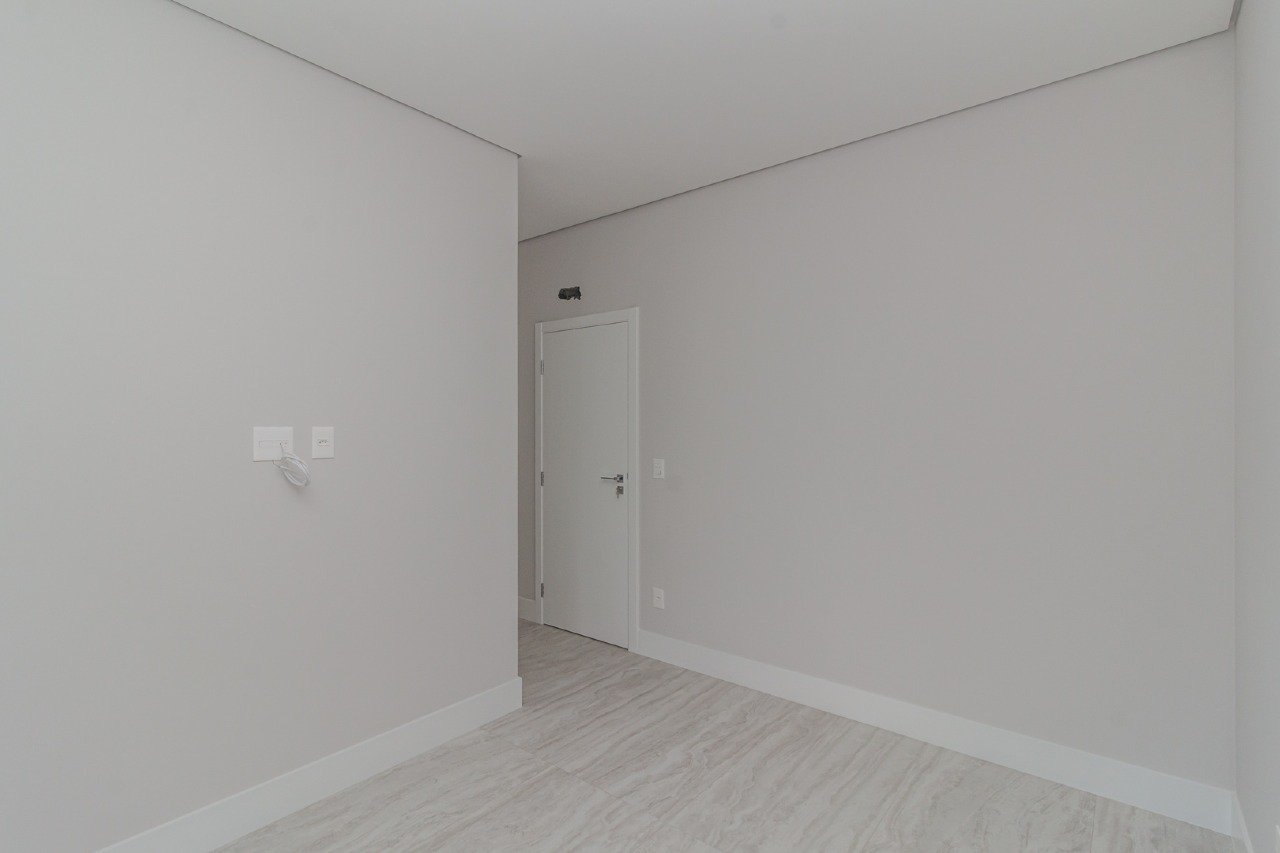 Apartamento à venda no Pioneiros: 