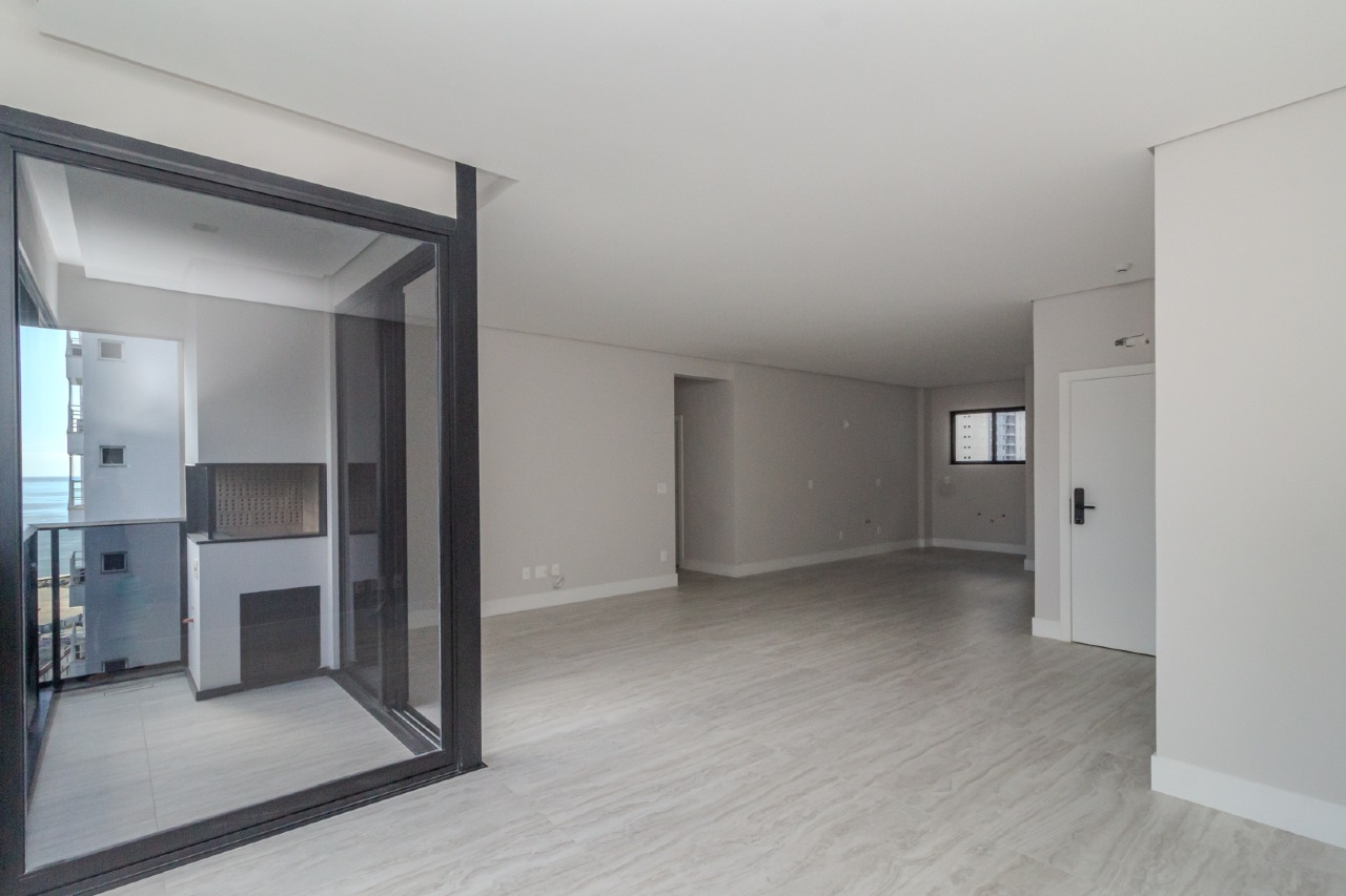 Apartamento à venda no Pioneiros: 