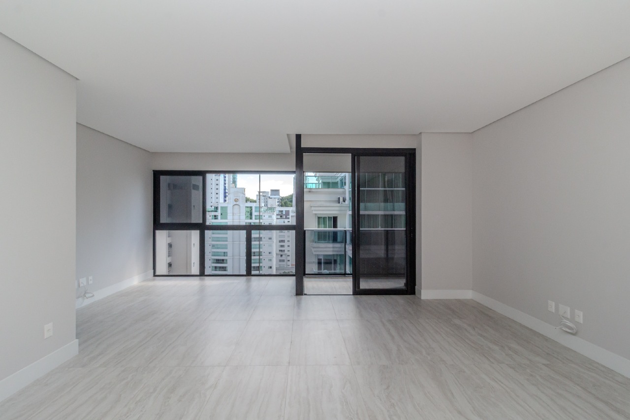 Apartamento à venda no Pioneiros: 