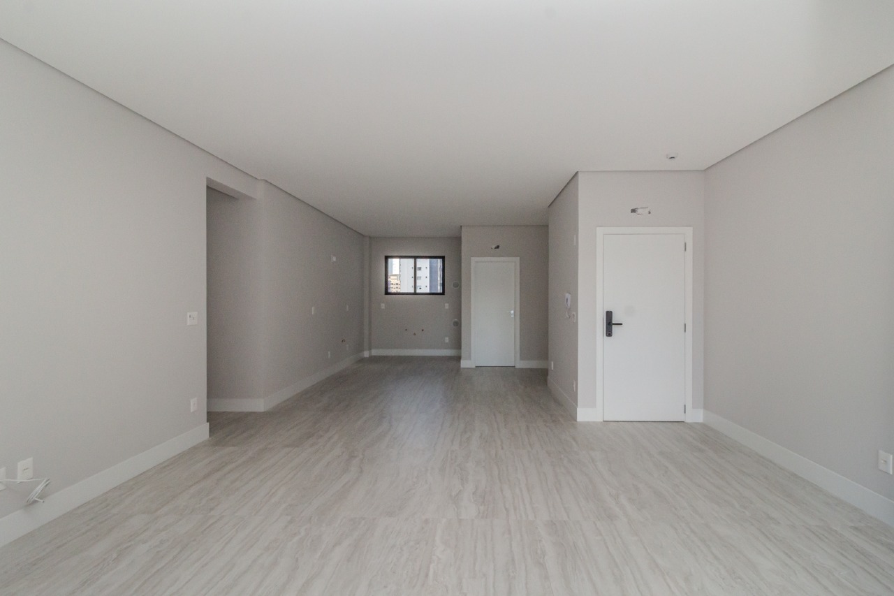 Apartamento à venda no Pioneiros: 