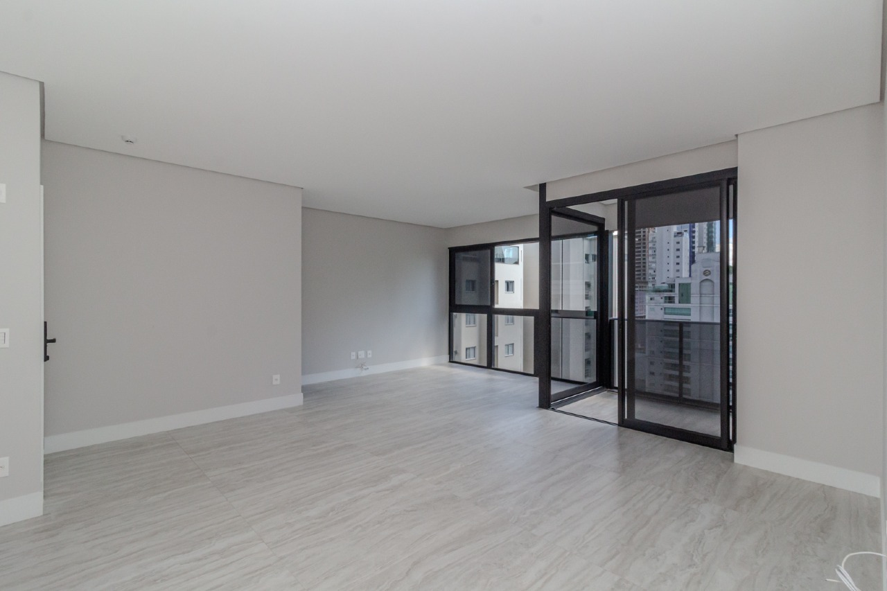 Apartamento à venda no Pioneiros: 