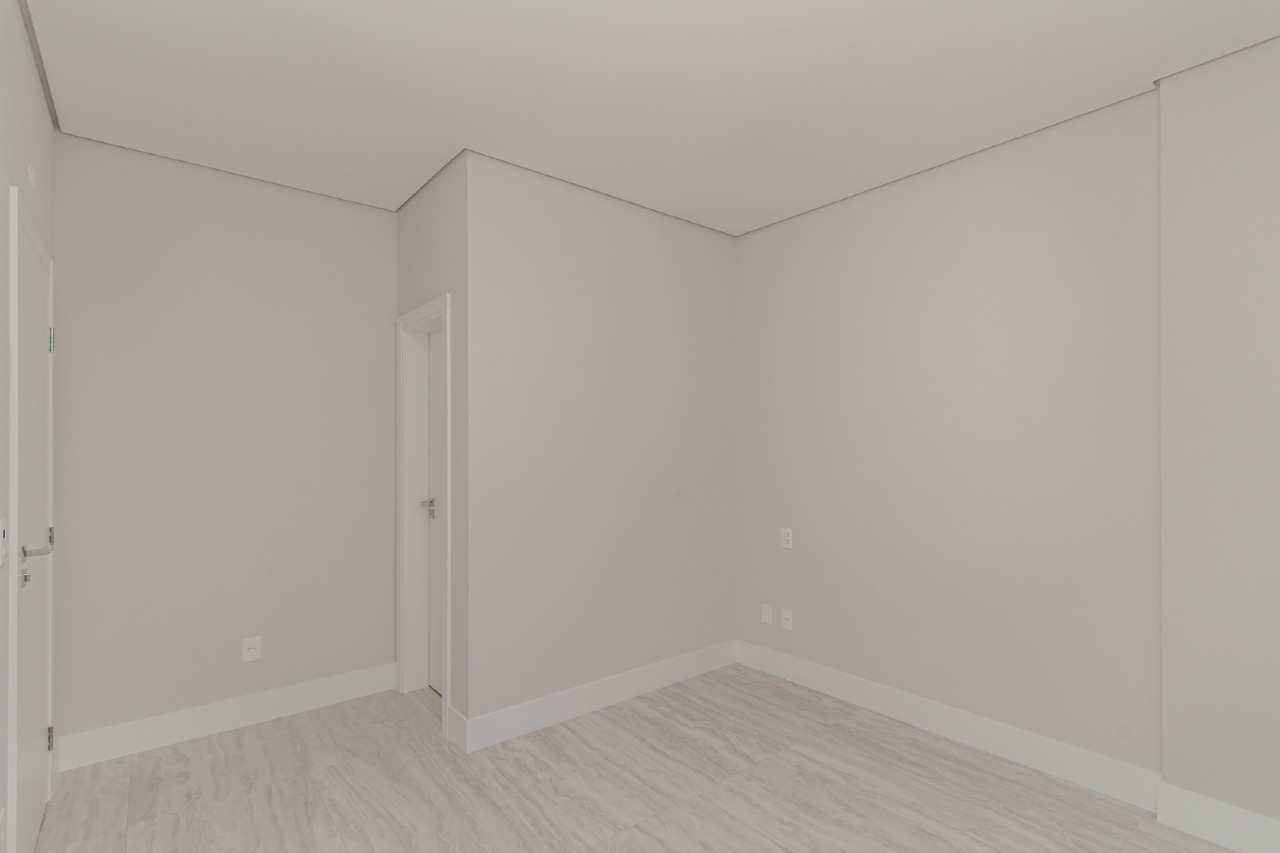 Apartamento à venda no Pioneiros: 