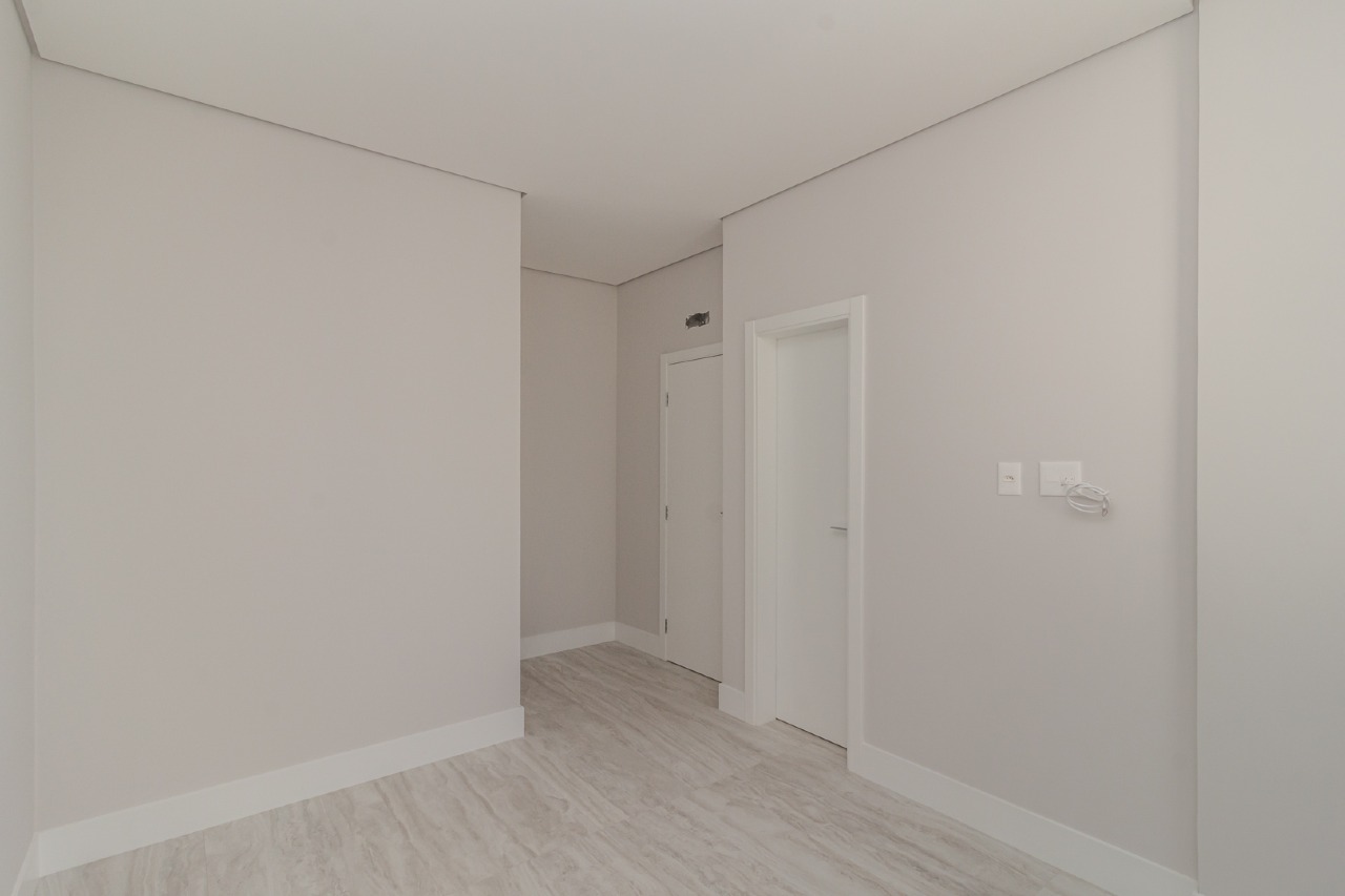 Apartamento à venda no Pioneiros: 