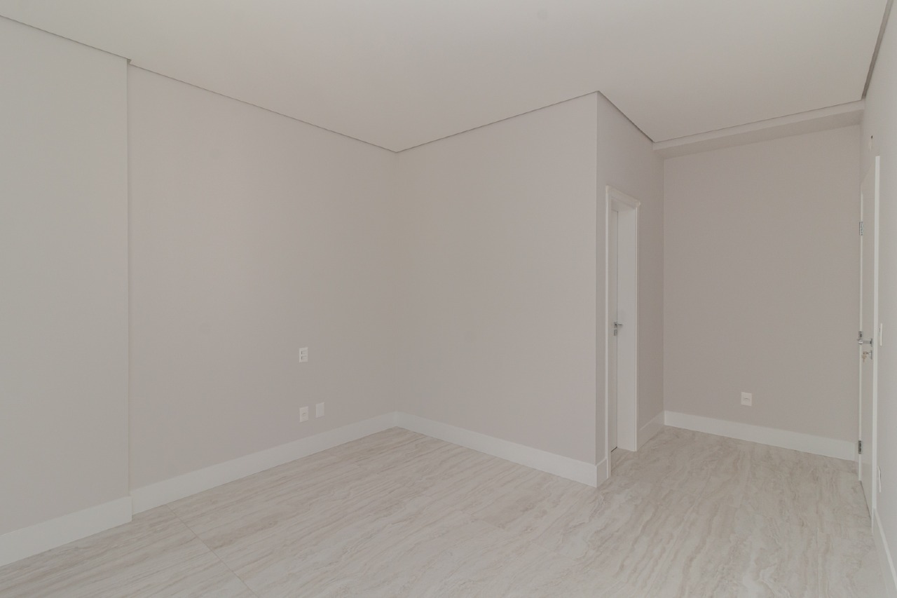 Apartamento à venda no Pioneiros: 