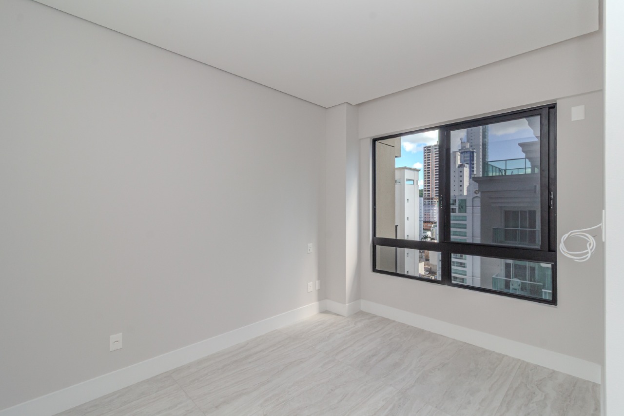 Apartamento à venda no Pioneiros: 