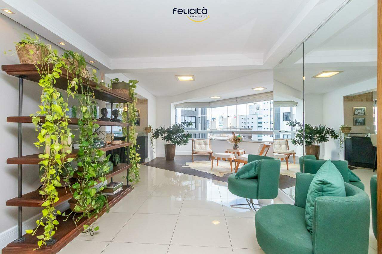 Apartamento de 3 quartos, 280m² no bairro Centro, em Balneário Camboriú | Eu Corretor