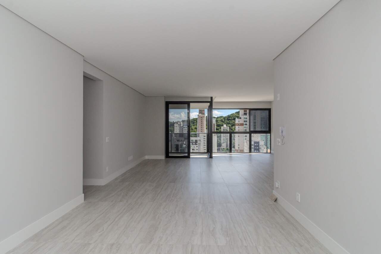 Apartamento à venda no Pioneiros: 
