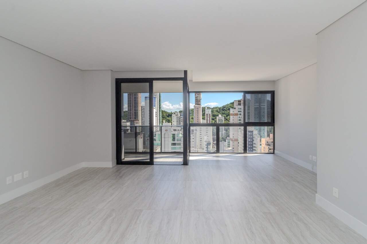 Apartamento à venda no Pioneiros: 