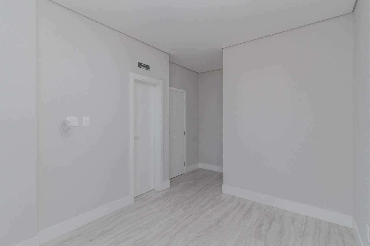 Apartamento à venda no Pioneiros: 