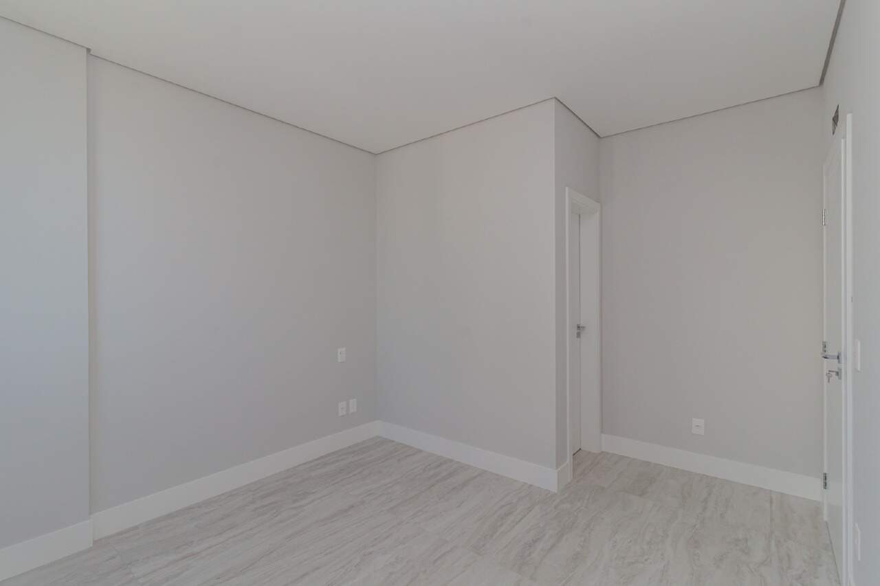Apartamento à venda no Pioneiros: 