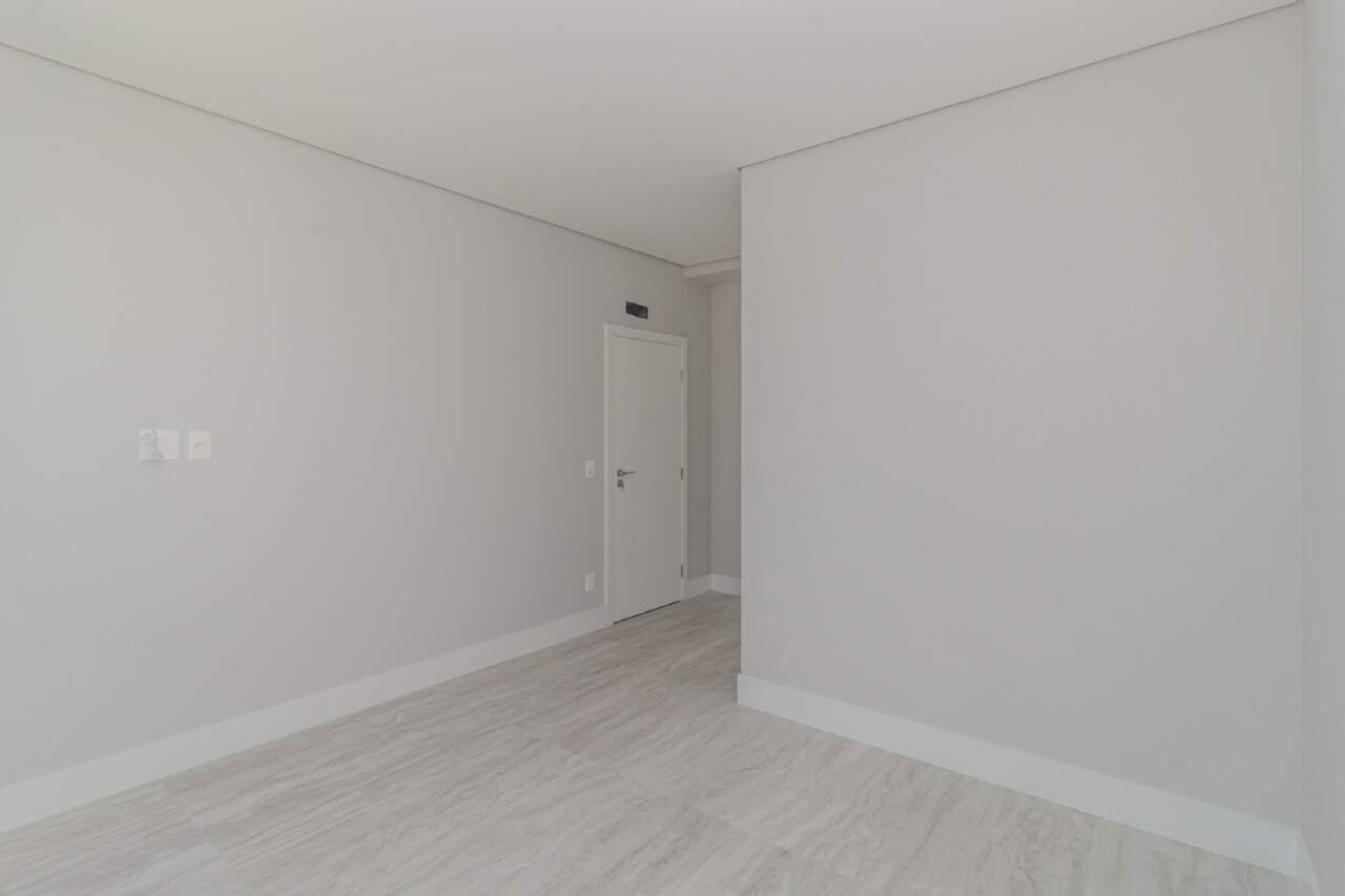 Apartamento à venda no Pioneiros: 