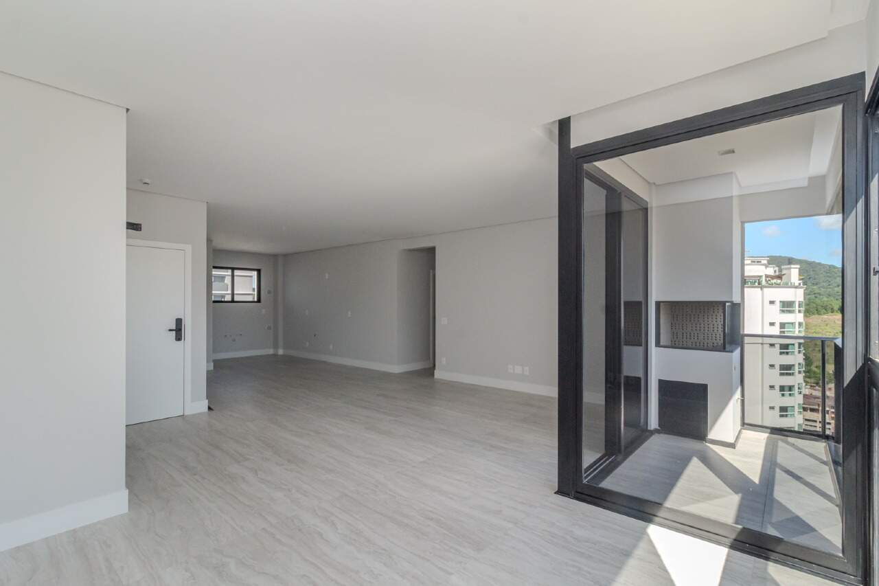 Apartamento à venda no Pioneiros: 