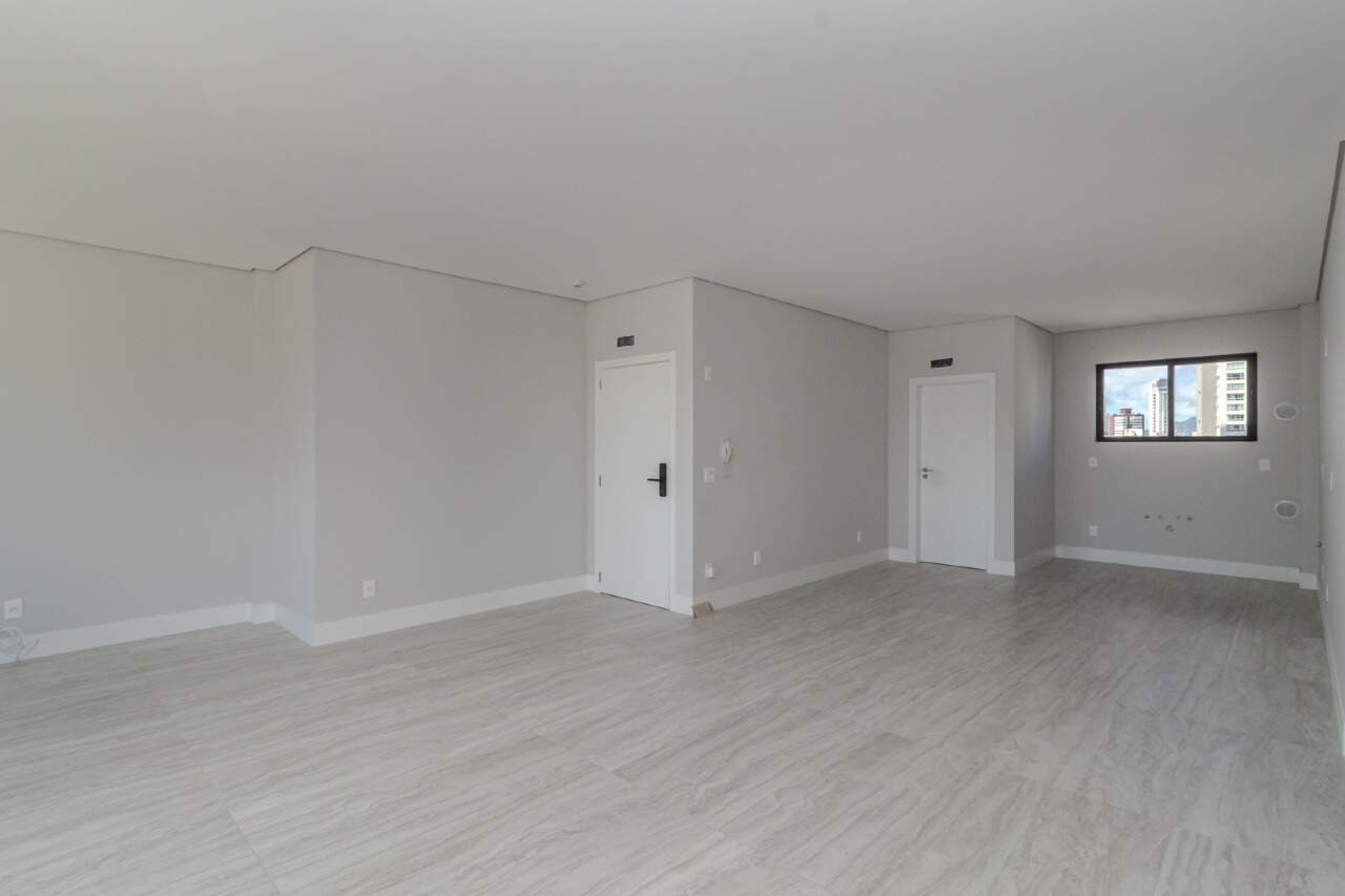 Apartamento à venda no Pioneiros: 