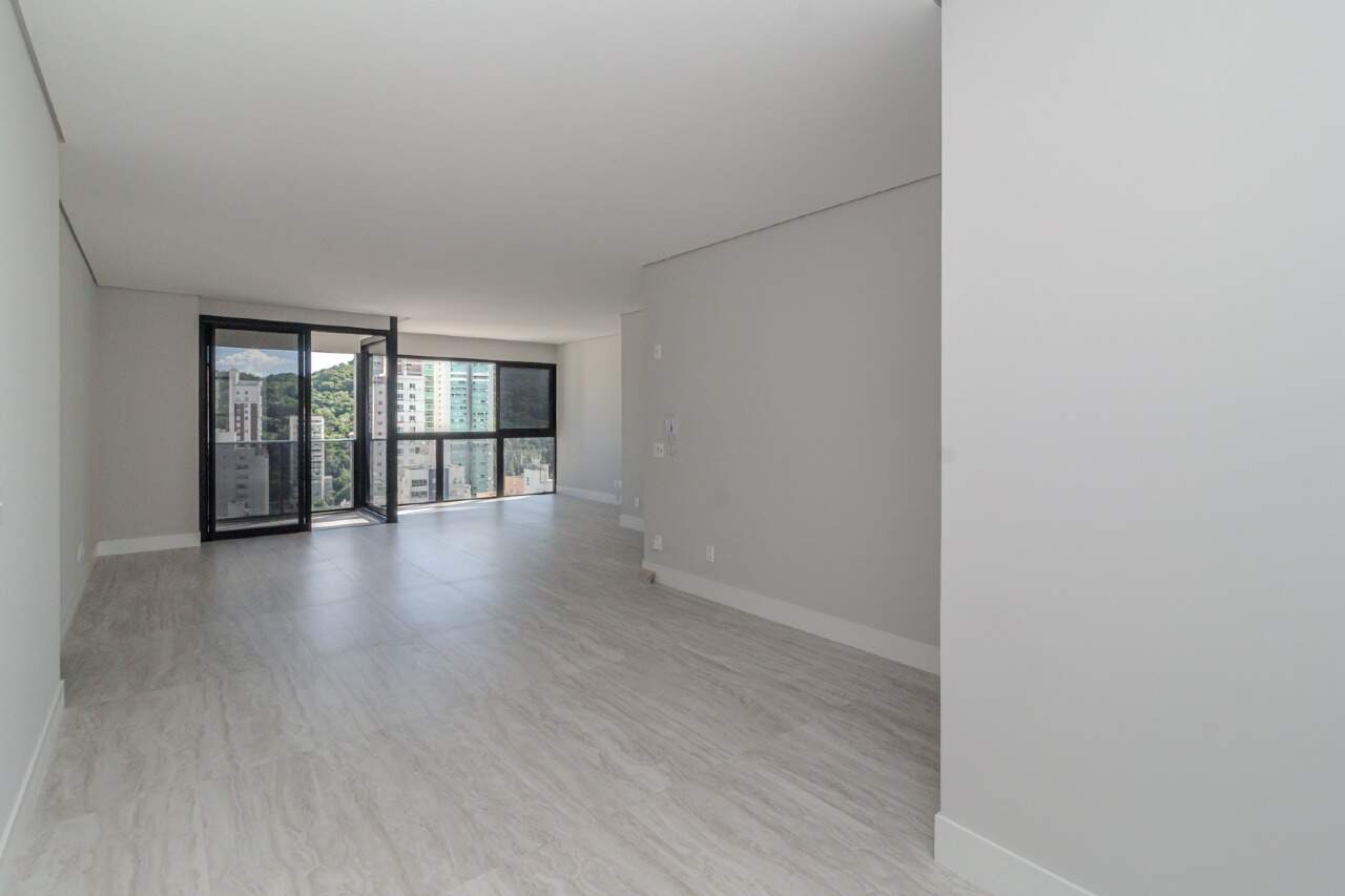 Apartamento à venda no Pioneiros: 