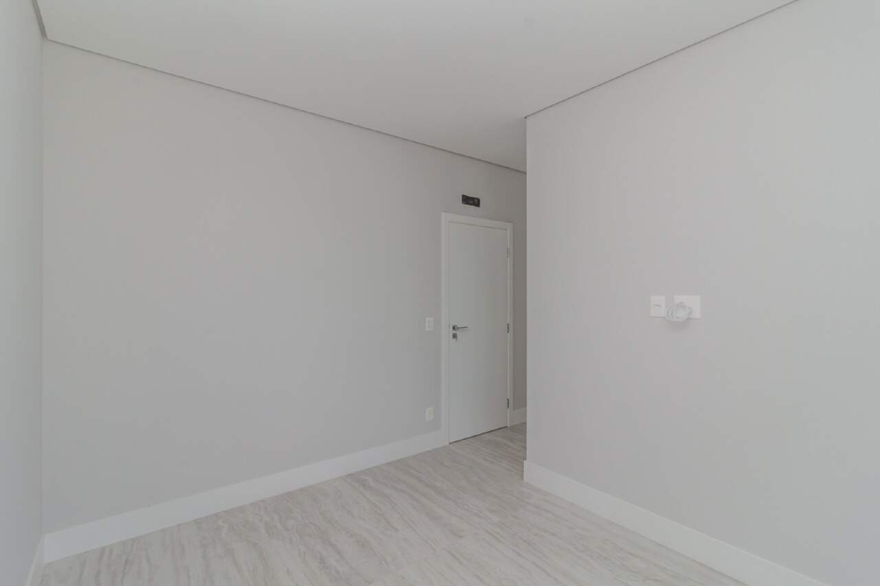 Apartamento à venda no Pioneiros: 