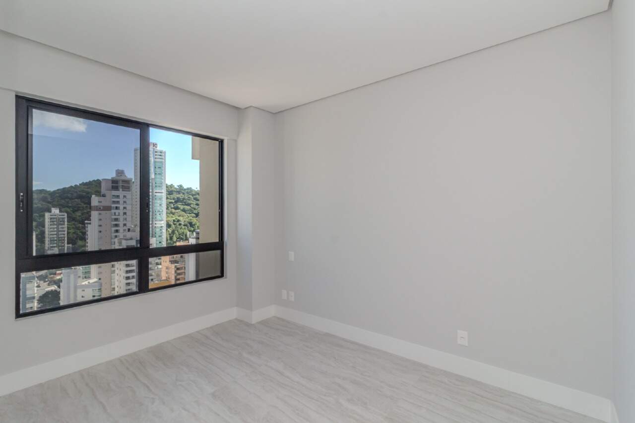 Apartamento à venda no Pioneiros: 