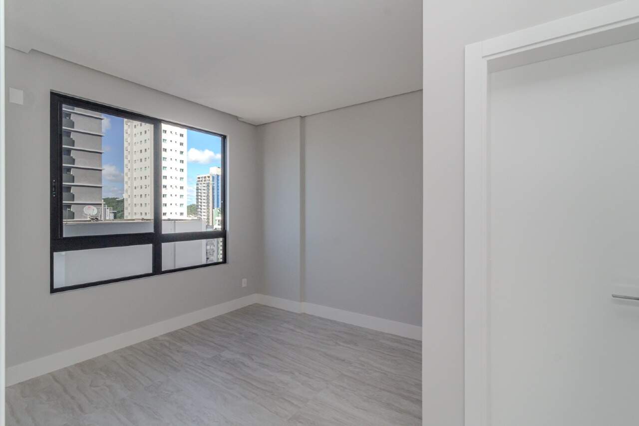 Apartamento à venda no Pioneiros: 