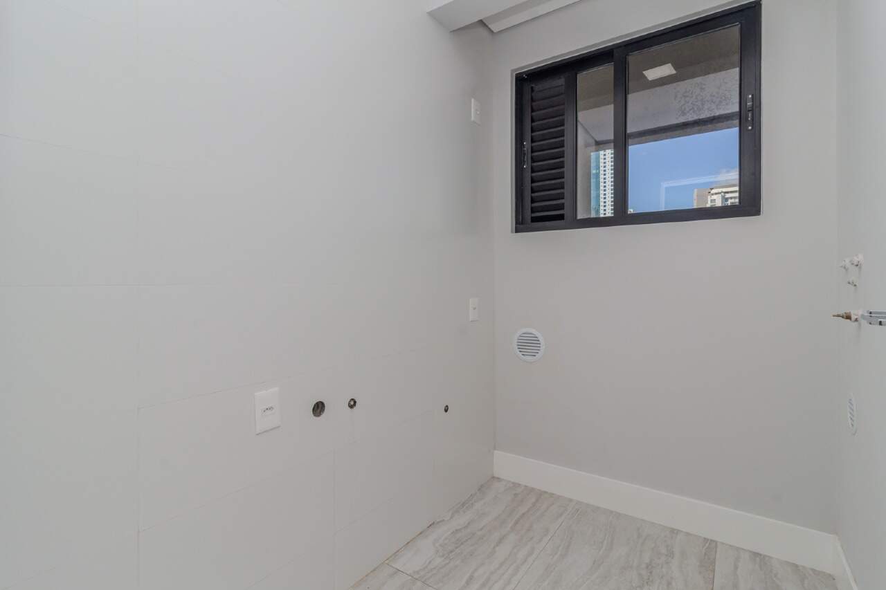 Apartamento à venda no Pioneiros: 