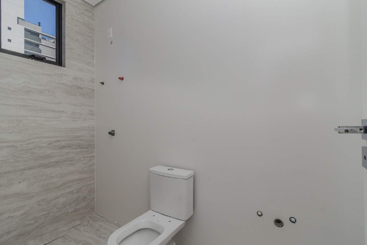 Apartamento à venda no Pioneiros: 