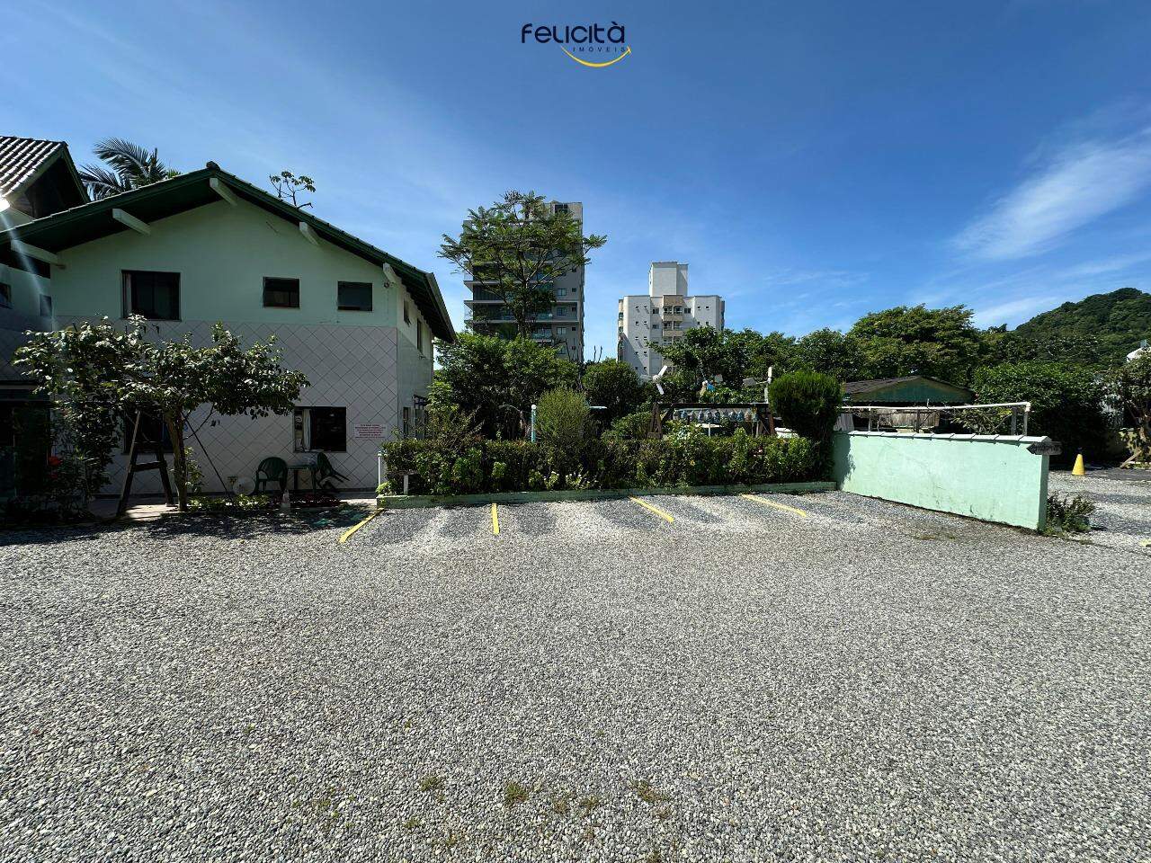 Lote/Terreno de 2400m² no bairro Praia dos Amores, em Balneário Camboriú | Eu Corretor