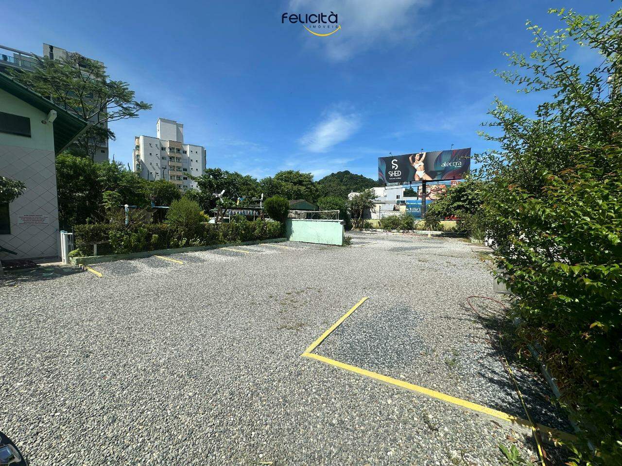 Lote/Terreno de 2400m² no bairro Praia dos Amores, em Balneário Camboriú | Eu Corretor