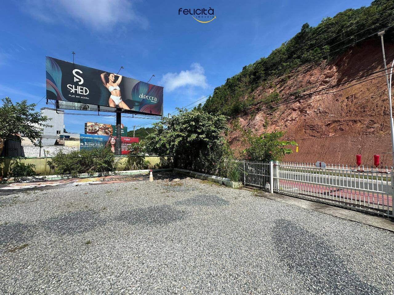 Lote/Terreno de 2400m² no bairro Praia dos Amores, em Balneário Camboriú | Eu Corretor